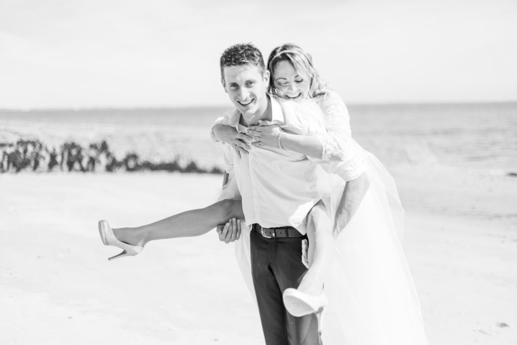 Photos de couple mariage à la plage