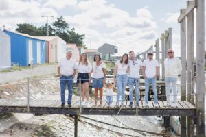 Photo d'une famille au port du collet